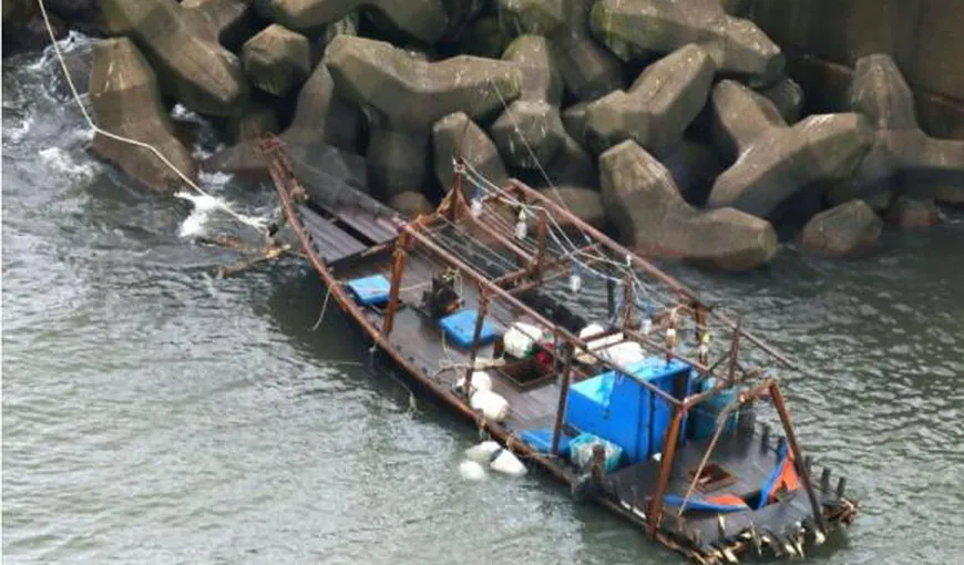 Opt bărbaţi, care pretind a fi nord-coreeni, găsiţi pe o barcă eşuată în nordul Japoniei
