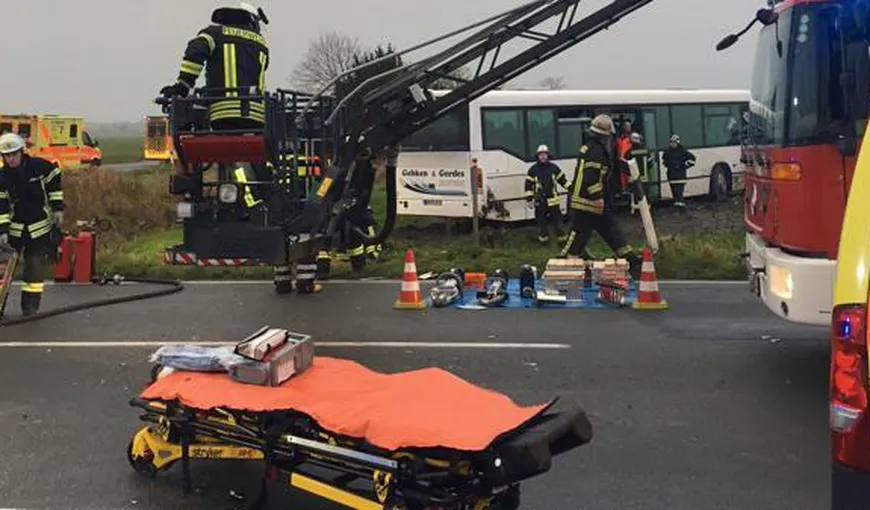Cel puţin 29 de răniţi, după ce un autobuz şcolar s-a lovit cu o autoutilitară VIDEO