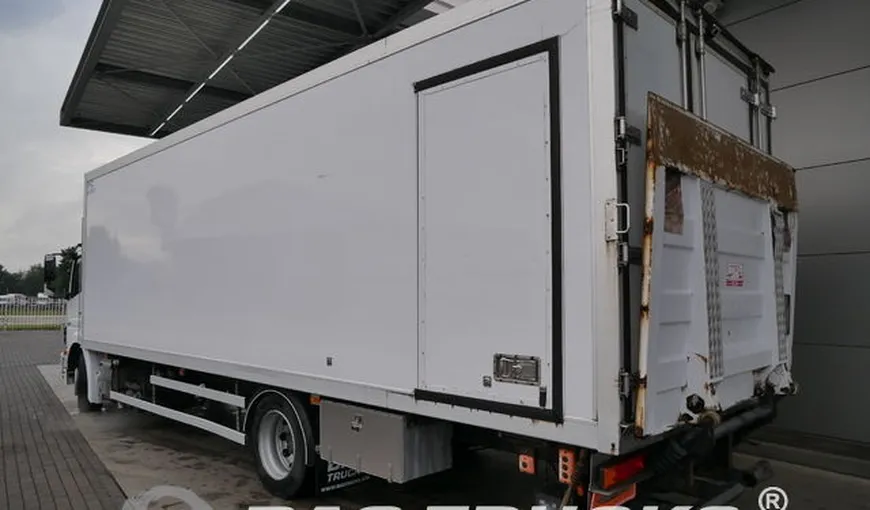 Ultimele ore din viaţa refugiaţilor găsiţi morţi într-un camion frigorific în Austria au fost reconstituite la tribunal