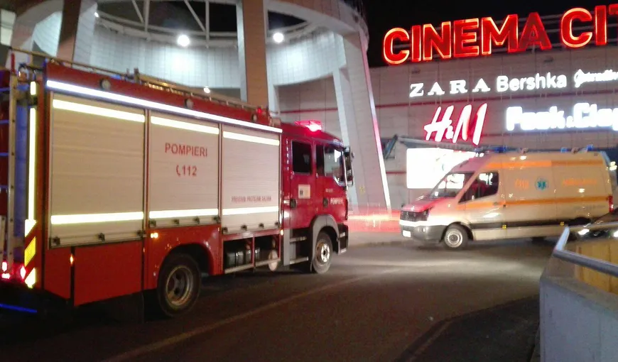 Incendiu la un mall din Constanţa. Au intervenit pompierii şi un echipaj SMURD VIDEO