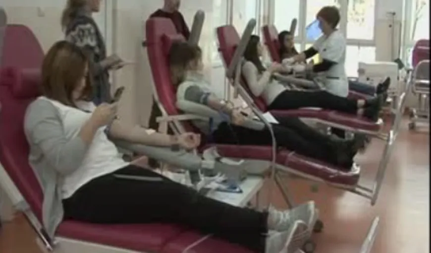 Sute de tineri din Cluj, la coadă ca să doneze sânge VIDEO