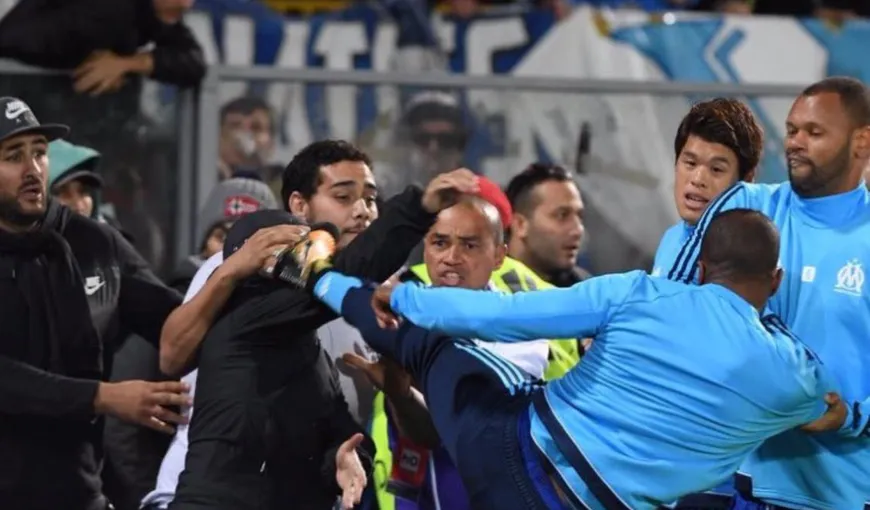 Patrice Evra a lovit un fan cu piciorul în faţă. Jucătorul lui OM a fost eliminat înainte de startul meciului VIDEO
