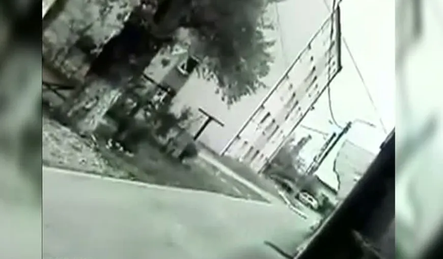 Momentul exploziei de la blocul din Lugoj, surprins de camerele de supraveghere VIDEO