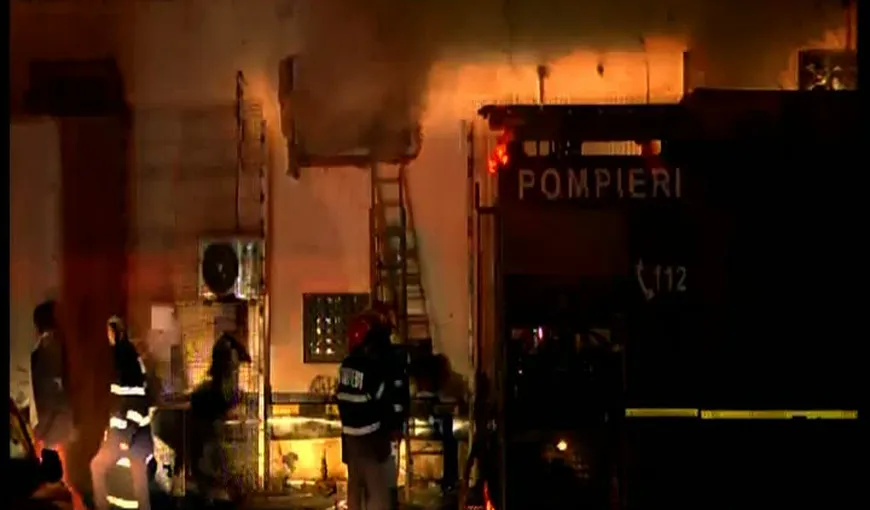Incendiu puternic în Cluj. Aproximativ 70 de persoane au fost evacuate de urgenţă