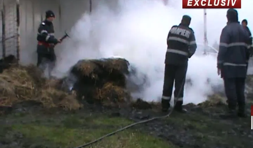 Incendiu devastator în Călăraşi. Mii de baloţi, distruşi de flăcări VIDEO