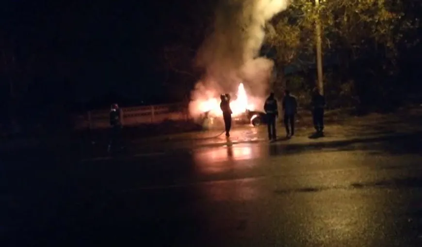 Intervenţie de urgenţă în Constanţa. O maşină a fost mistuită de flăcări VIDEO