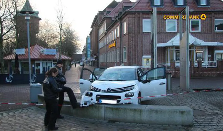 Cel puţin şase persoane au fost rănite după ce un individ a lovit cu o maşină un grup de pietoni, în Germania