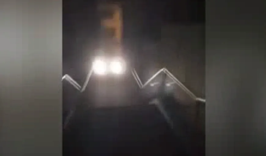 Un teribilist a urcat cu maşina pe scări, în centrul Piteştiului VIDEO