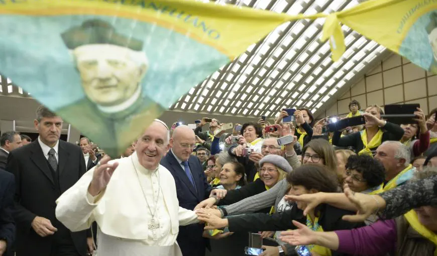 Papa Francisc interzice vânzarea ţigărilor în Vatican