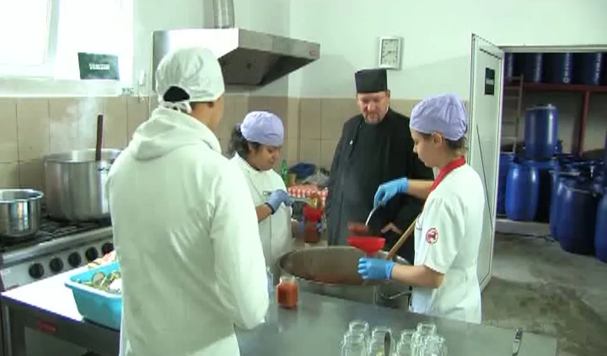 Un preot din Buzău a găsit o soluţie pentru a-i ajuta pe cei săraci
