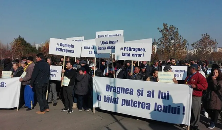 PROTEST la Palatul Parlamentului la chemarea PNL. Orban: Au ajuns să fie la putere oameni fără caracter şi onoare