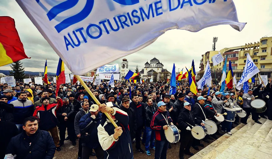 Protest la Dacia: mii de angajaţi din industria auto, miting la Mioveni UPDATE