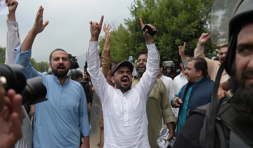 Manifestaţii masive în Pakistan. Protestatarii au blocat Islamabadul şi cer DEMISIA ministrului Justiţiei