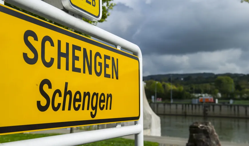 Parlamentul European reiterează că România şi Bulgaria sunt pregătite să adere la Schengen, condamnând prelungirea controalelor