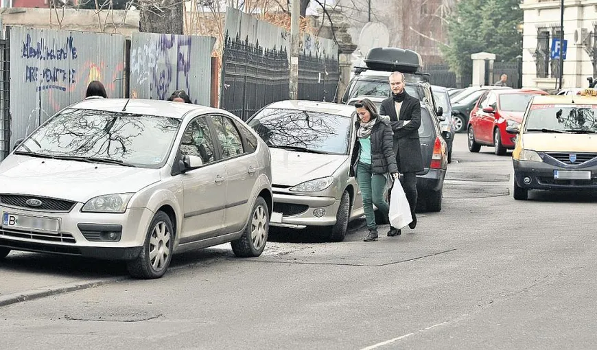 Un ales local din Bucureşti propune parcarea alternativă pe un sens de mers, pentru curăţarea străzilor