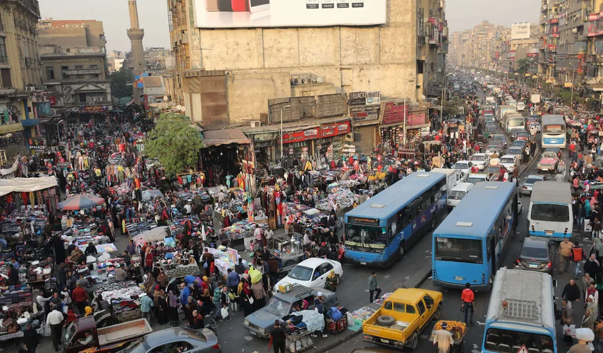 ATAC armat în Ajun de Crăciun: Oameni mascaţi au deschis focul într-o cafenea din Cairo