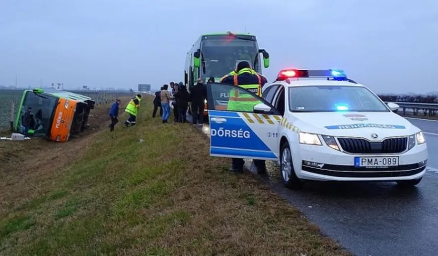 Un autocar românesc s-a răsturnat în Ungaria. Şoferul a adormit la volan