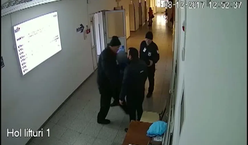 Paznicul unui spital din Botoşani, bătut de rudele unui pacient VIDEO
