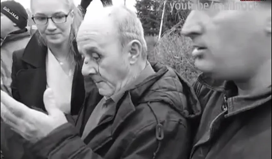 Bătrânul bătut de un protestatar sâmbătă în Piaţa Victoriei, chemat la poliţie. De ce a refuzat bărbatul să dea declaraţii