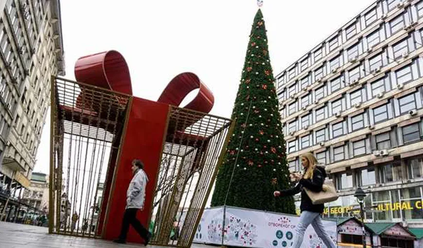 Autorităţile din Belgrad au instalat un Pom de Crăciun de 83.000 de euro. Locuitorii s-au înfuriat pe Primar