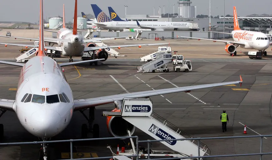 Incident pe aeroport: Un avion de pasageri a derapat şi a ieşit de pe pistă