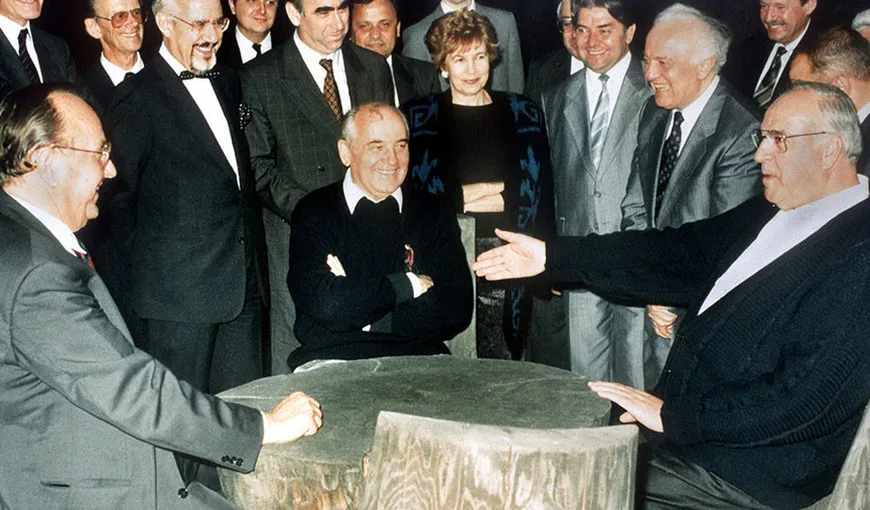 Înţelegerea istorică între NATO şi URSS: Cum a fost convins Gorbaciov că Alianţa nu se va extinde în Europa