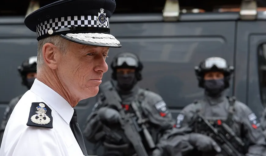 Incident de securitate în Londra: Poliţia a arestat un individ înarmat