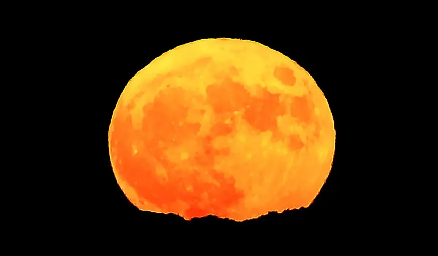 Eveniment astronomic special în această noapte. Va putea fi văzută prima şi ultima Super-Lună din acest an