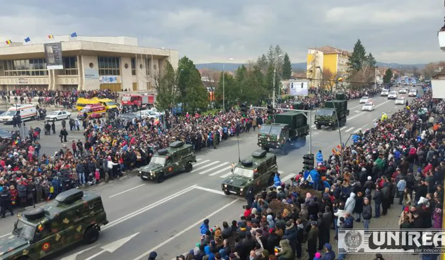 Peste 2.000 de oameni, la manifestările de Ziua Naţională de la Alba Iulia