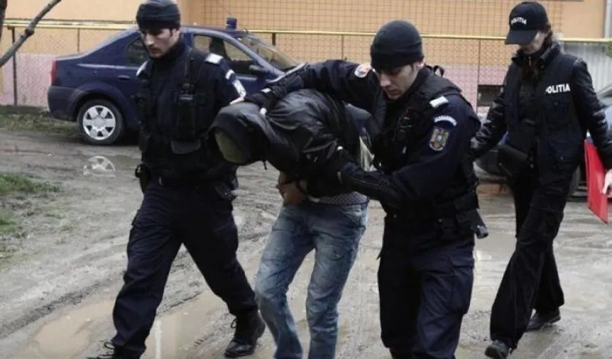 Şapte persoane au fost duse la audieri în urma unor percheziţii din Dâmboviţa. Documente fiscale şi ştampile, ridicate de poliţişti