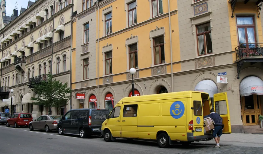 Patru români, condamnaţi la închisoare în Suedia în urma unor furturi în trafic din furgoane ale poştei