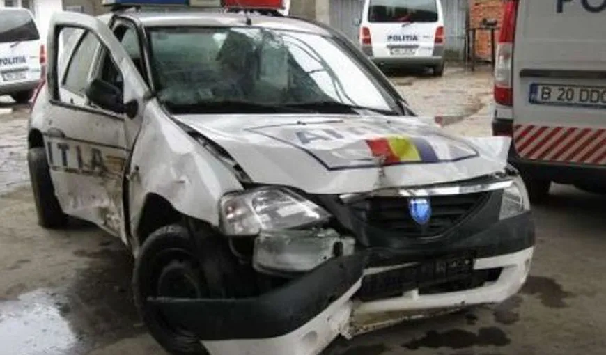 Maşină de poliţie aflată în misiune, implicată într-un accident rutier în Constanţa