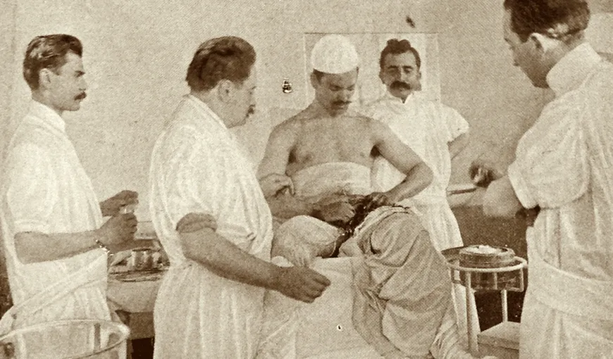Povestea chirurgului român care a reuşit să se opereze singur de hernie inghinală