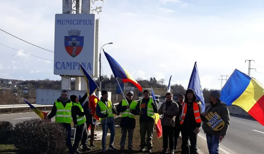 Clujenii care au pornit pe jos spre Bucureşti urmează să fie prezenţi în Piaţa Universităţii sâmbătă, după 450 de kilometri parcurşi