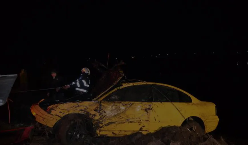 Maşină căzută în lacul Ghiroc. Se pare că un bărbat s-a sinucis după o ceartă cu soţia