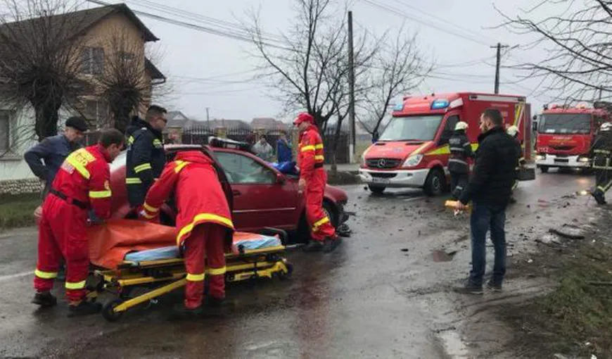 Accident în Mureş: Cinci persoane rănite după ce două autoturisme s-au ciocnit