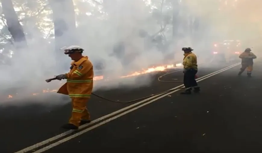 Imagini apocaliptice în Australia, turiştii au fost prinşi în mijlocul flăcărilor VIDEO