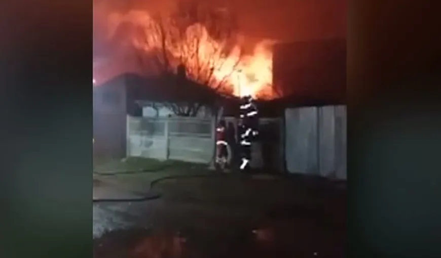 Incendiu puternic în Brăila. Trei case s-au făcut scrum
