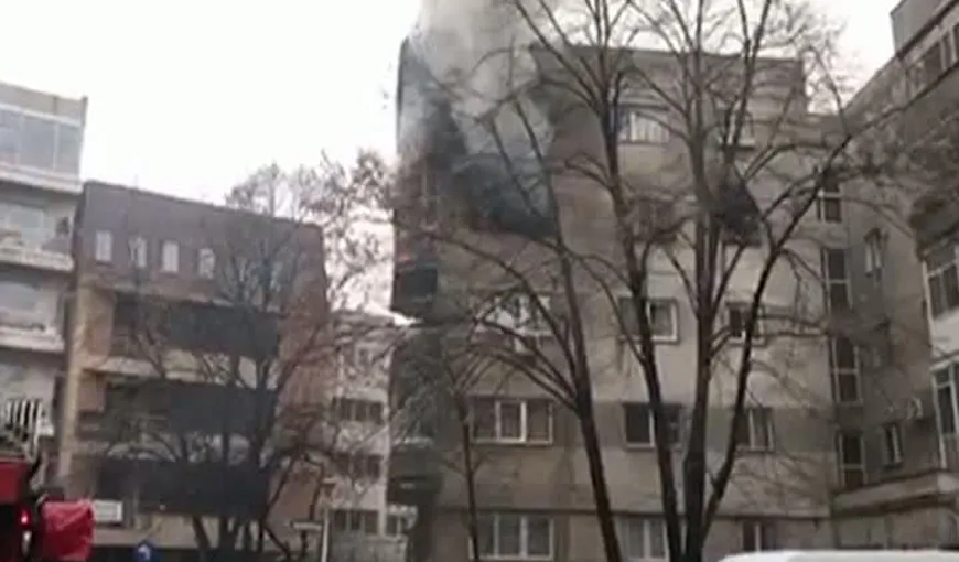 Incendiu într-un bloc din cartierul Dorobanţi.  O persoană a fost transportată la spital UPDATE