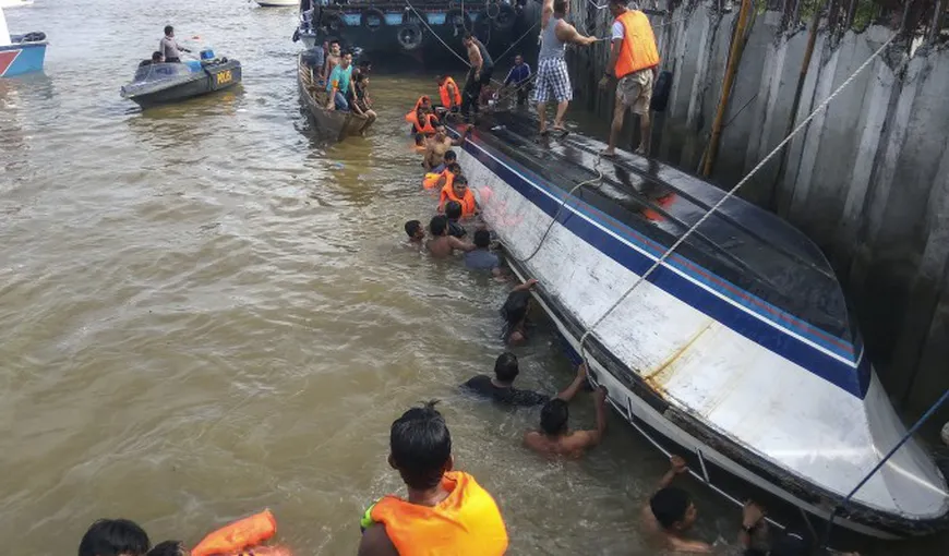 TRAGEDIE în Indonezia. Un feribot cu 48 de oameni la bord s-a scufundat