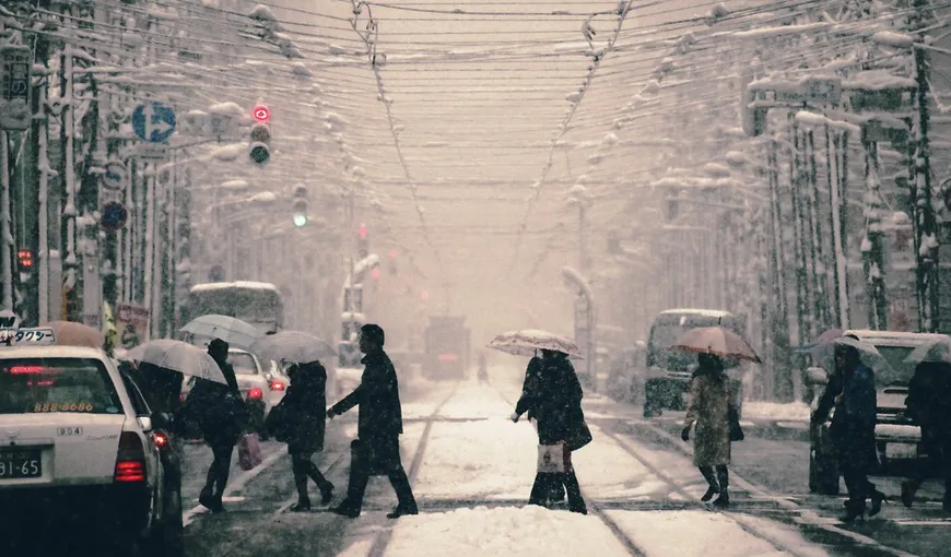 Iarnă grea în Japonia. În unele oraşe zăpada depăşeşte un metru