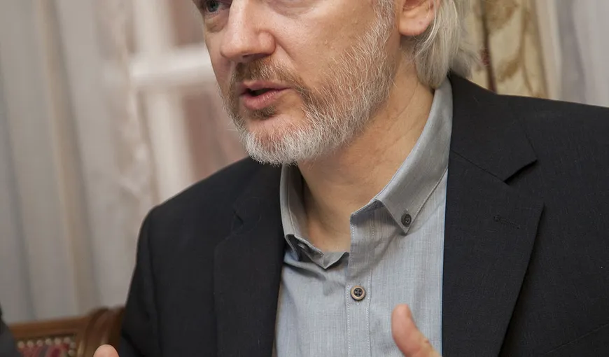 Fondatorul WikiLeaks, Julian Assange, a primit cetăţenie de la Ecuador, în ambasda din Londra a acestui stat