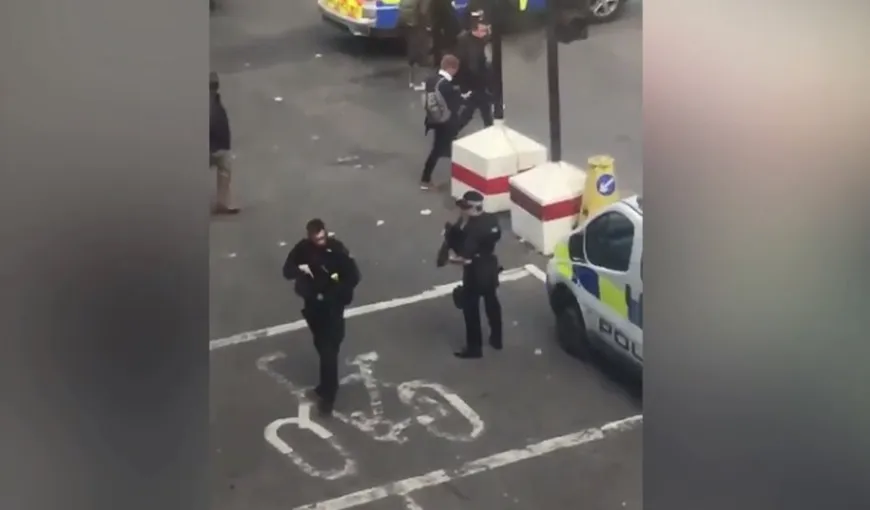 Panică în centrul Londrei: Poliţia a evacuat o zonă după descoperirea unui pachet suspect. Alerta a fost falsă