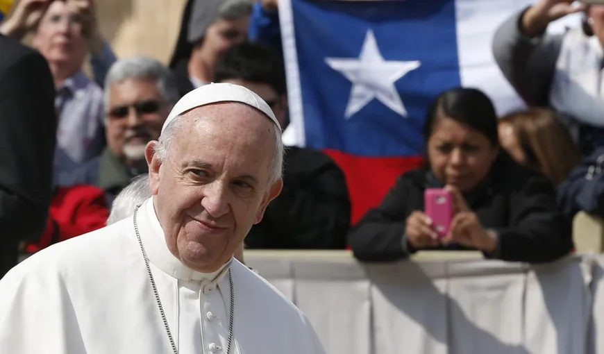 Papa Francisc, aşteptat cu dispozitive incendiare în Chile: „Următoarea bombă va fi în sutana ta!”