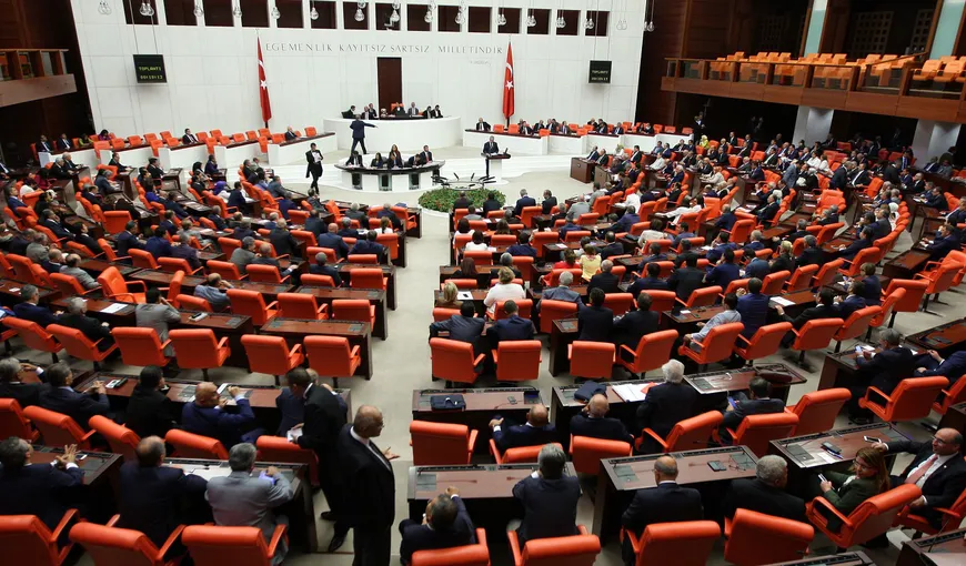 Parlamentul Turciei prelungeşte din nou starea de urgenţă cu 3 luni