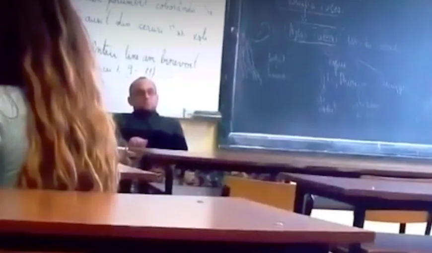 Profesorul de religie acuzat că s-a masturbat în faţa elevilor în clasă, audiat la Poliţie