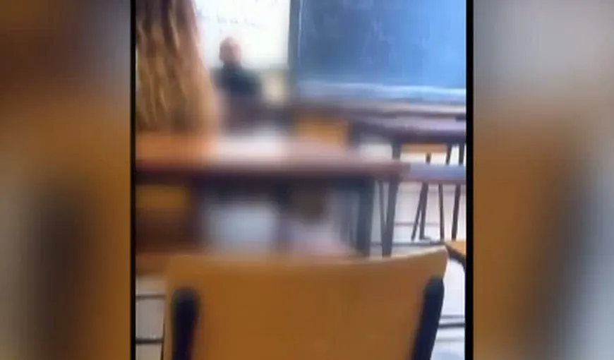 Profesorul de religie acuzat că s-a masturbat în clasă în faţa elevilor a demisionat. Poliţia şi Parchetul continuă ancheta