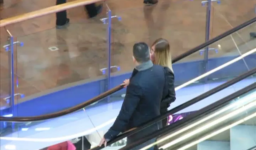 Politicianul Radu Cristescu, gest neaşteptat faţă de iubită la mall. A tras-o de păr pentru că a stat prea mult într-un magazin