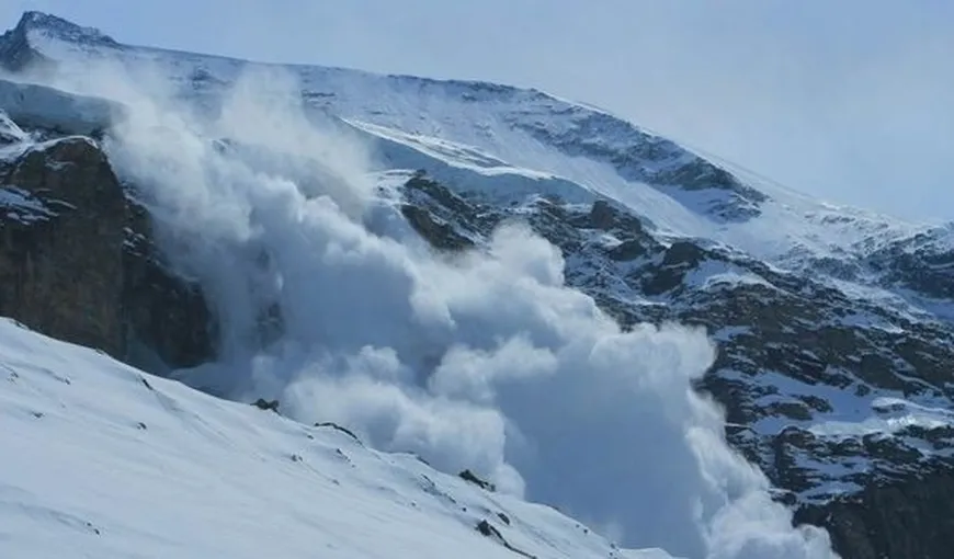 Risc mare de producere a avalanşelor în masivele Făgăraş şi Bucegi