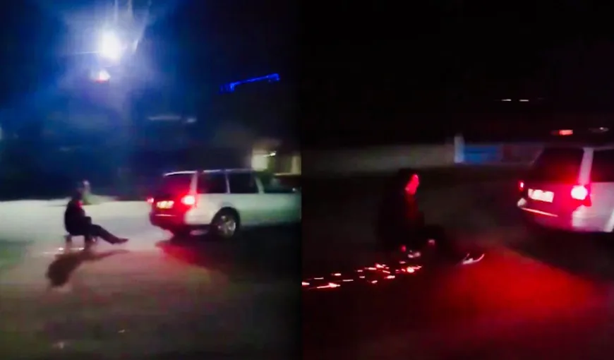 Distracţie periculoasă în Vâlcea. Un tânăr se plimbă cu sania trasă de maşină pe asfalt VIDEO